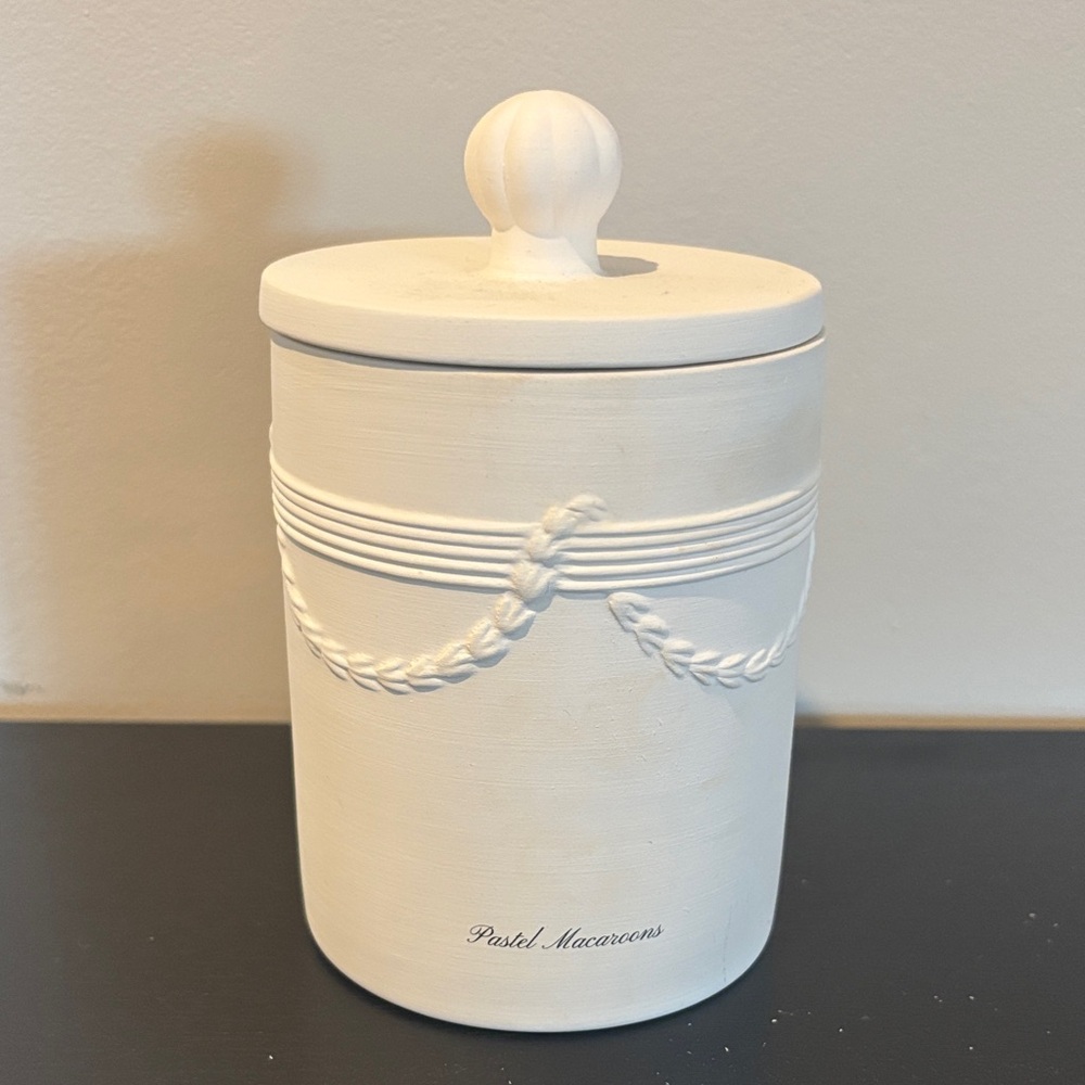 Jo Malone Cream Ceramic Jar with Lid